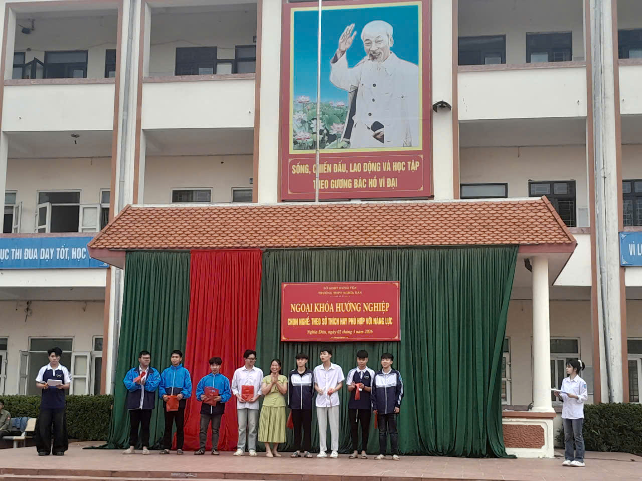 <a href='https://c3nghiadan.hungyen.edu.vn/tin-tuc/ngoai-khoa-huong-nghiep-chu-de-chon-nghe-theo-so-thich-hay-phu-hop-voi-nang-luc.html'>NGOẠI KHÓA HƯỚNG NGHIỆP CHỦ ĐỀ: CHỌN NGHỀ THEO SỞ THÍCH HAY PHÙ HỢP VỚI NĂNG LỰC?</a>