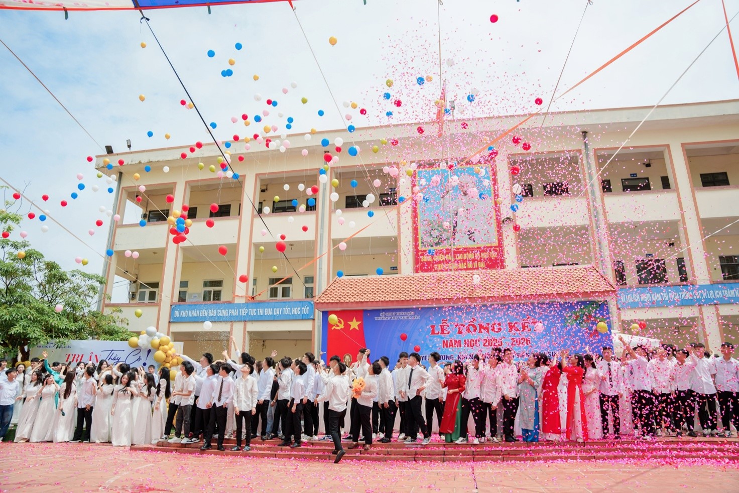 <a href='https://c3nghiadan.hungyen.edu.vn/tin-tuc/truong-thpt-nghia-dan-to-chuc-le-tong-ket-nam-hoc-2025-2026-va-tri-an-truong-thanh-cho-hoc-sinh-khoi-12.html'>TRƯỜNG THPT NGHĨA DÂN TỔ CHỨC LỄ TỔNG KẾT NĂM HỌC 2025 - 2026 VÀ TRI ÂN - TRƯỞNG THÀNH CHO HỌC SINH KHỐI 12</a>