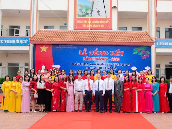 TRƯỜNG THPT NGHĨA DÂN TỔ CHỨC LỄ TỔNG KẾT NĂM HỌC  2024 -2025 VÀ LỄ TRI ÂN – TRƯỞNG THÀNH CHO HỌC SINH KHỐI 12