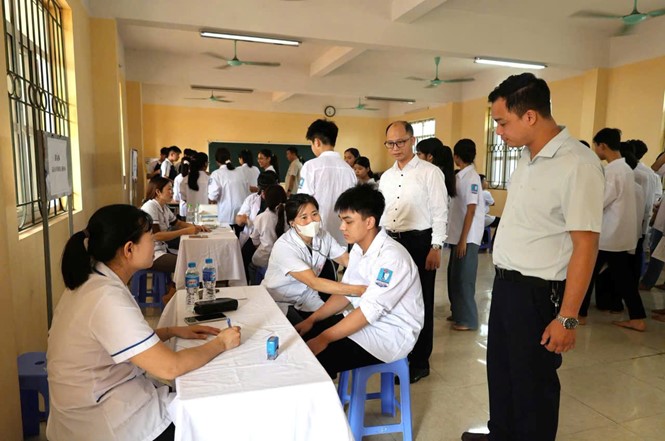 <a href='https://c3nghiadan.hungyen.edu.vn/tin-tuc/truong-thpt-nghia-dan-phoi-hop-tram-y-te-xa-nghia-dan-to-chuc-kham-suc-khoe-cho-hoc-sinh-toan-truong.html'>TRƯỜNG THPT NGHĨA DÂN PHỐI HỢP TRẠM Y TẾ XÃ NGHĨA DÂN TỔ CHỨC KHÁM SỨC KHỎE CHO HỌC SINH TOÀN TRƯỜNG</a>